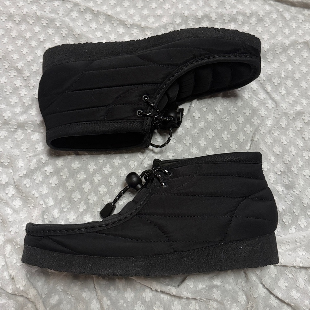 Clarks Wallabee Black Quilted Boots size 10 - Picture 3 of 13